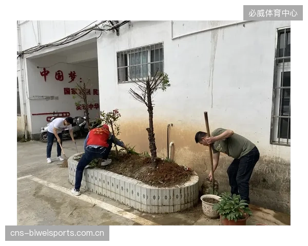 作为中场发动机，32岁的古多斯在经历一个高消耗赛季后状态恢复程度成疑。